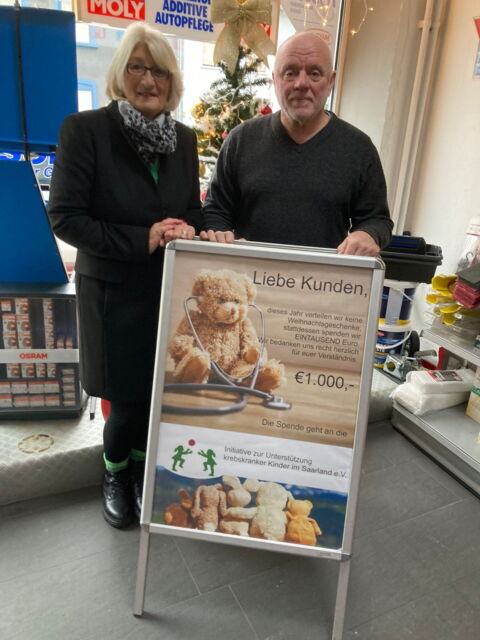 Spendenübergabe der Firma Paul Toschi Autozubehör GmbH in der Überherrner Filiale