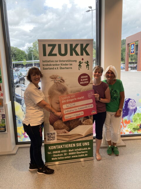Spendenübergabe im dm-drogerie Markt in Überherrn
