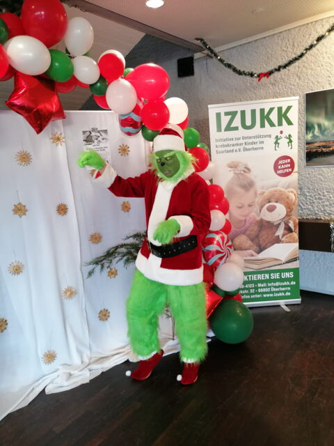 Weihnachtsgrinch - Fotoshooting im Überherrner Kulturhaus