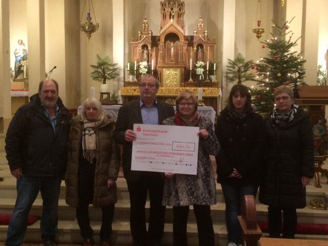 Spendenübergabe in der Ittersdorfer Kirche
