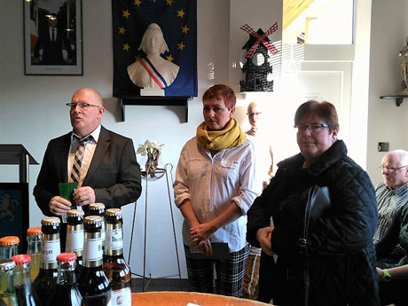 Spendenübergabe des Erlöses des Weihnachtsmarktes in Schrecklingen