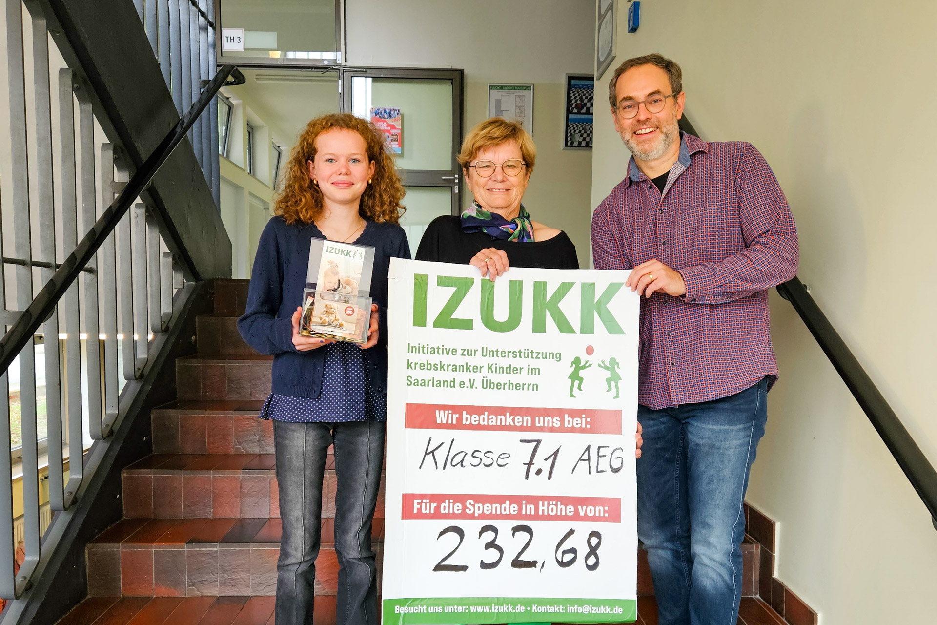 Spendenübergabe im Albert-Einstein-Gymnasiums Klasse 7.1